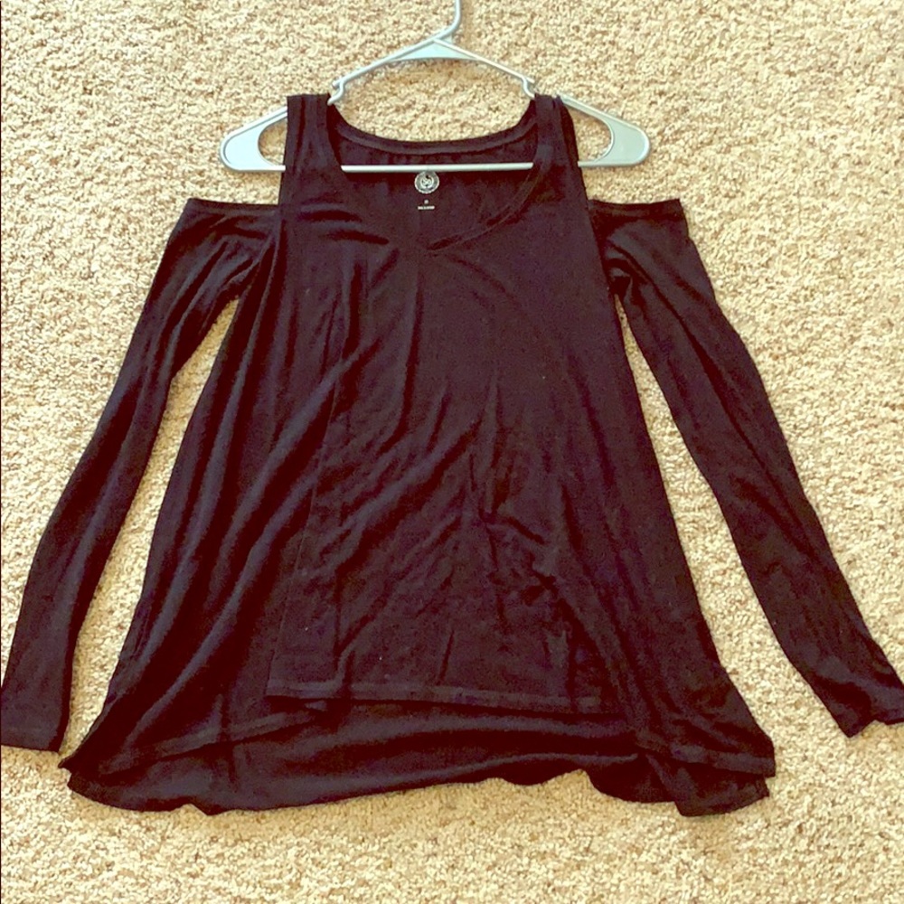 Long sleeve. Peekaboo shoulders.